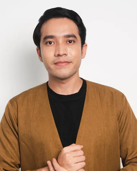 Daniel R.